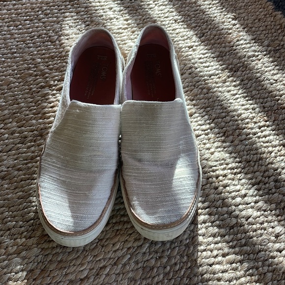 TOMS Slip on Sneakers - Picture 2 of 6